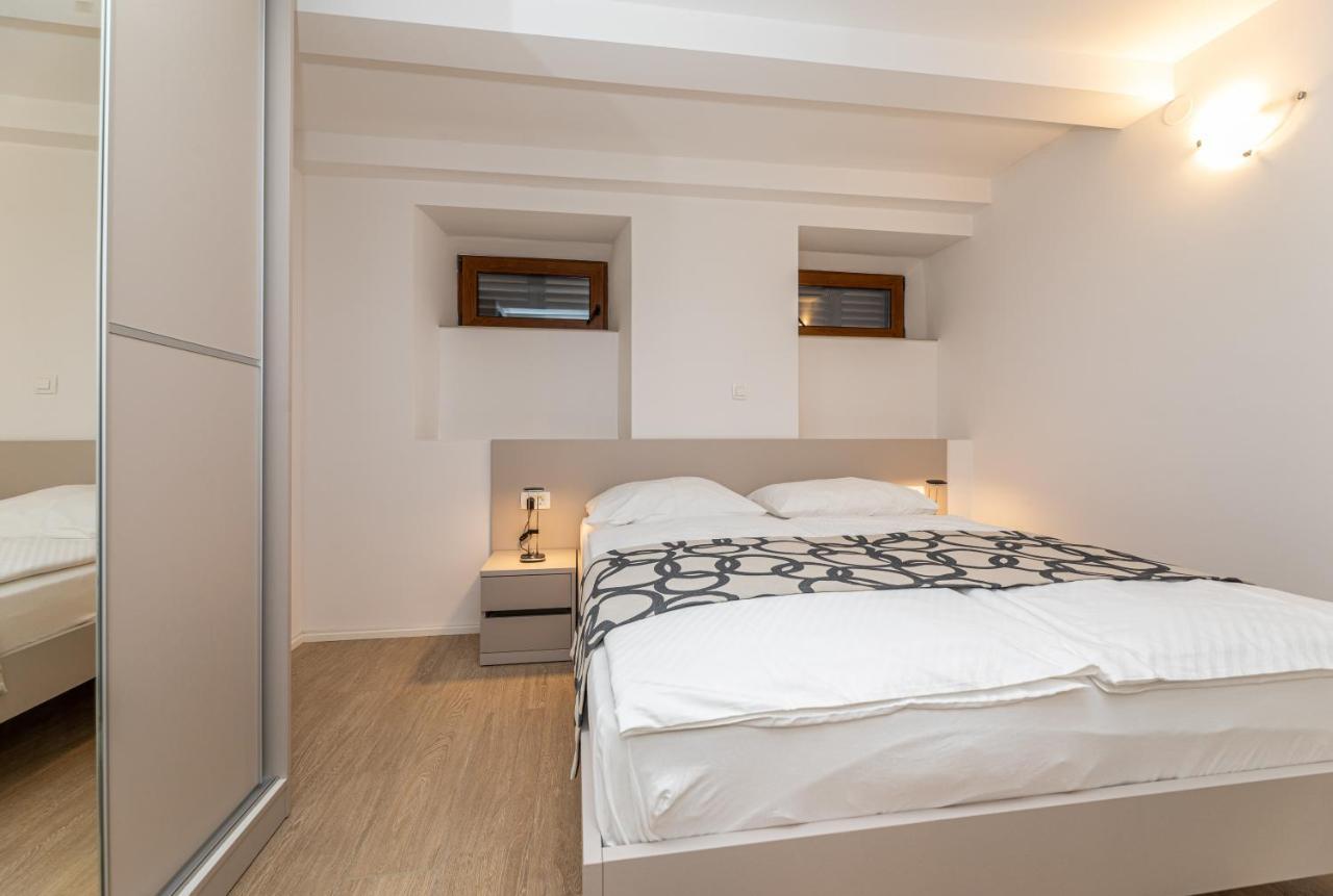 Apartments Crnekovic III Baška Eksteriør billede