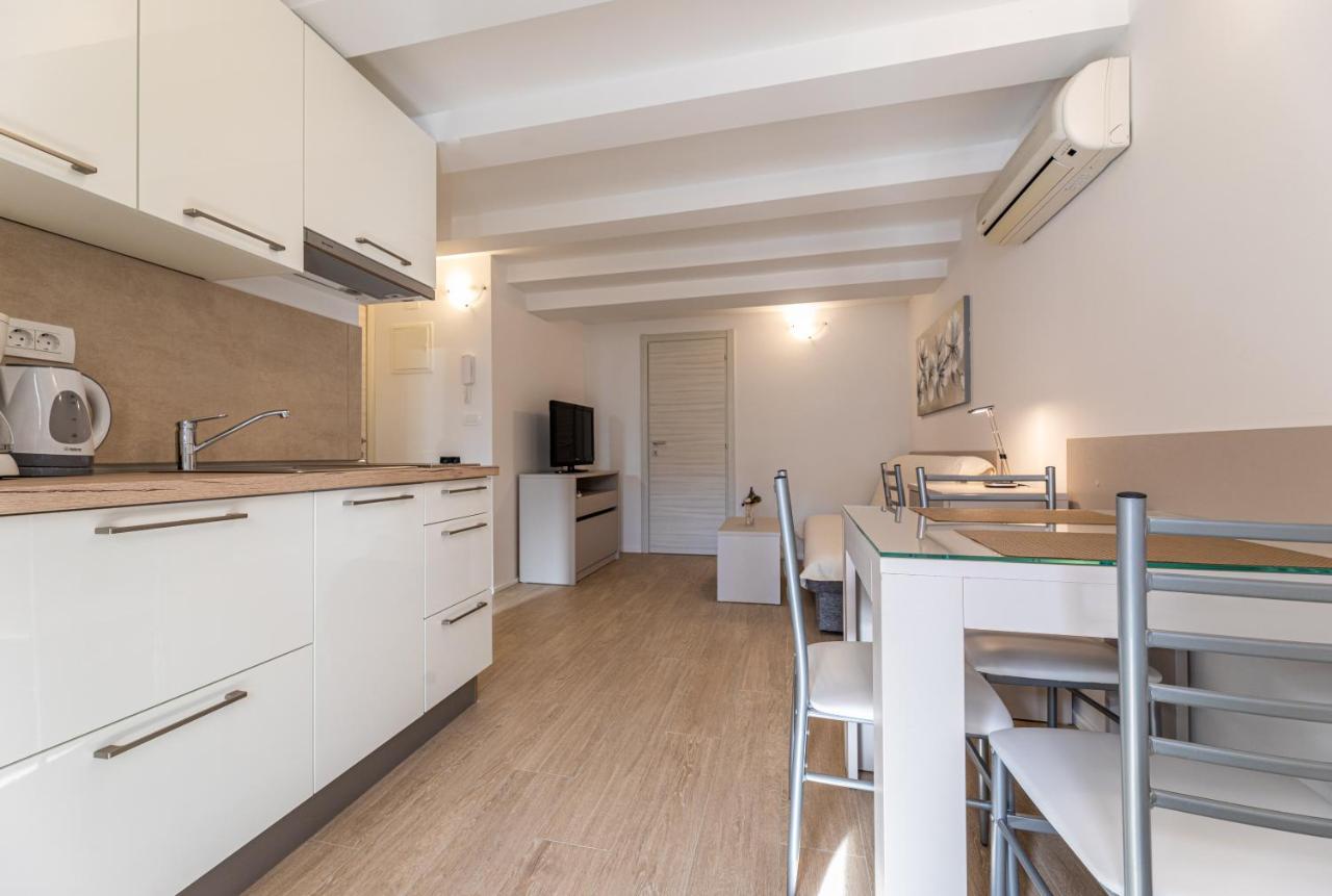 Apartments Crnekovic III Baška Eksteriør billede